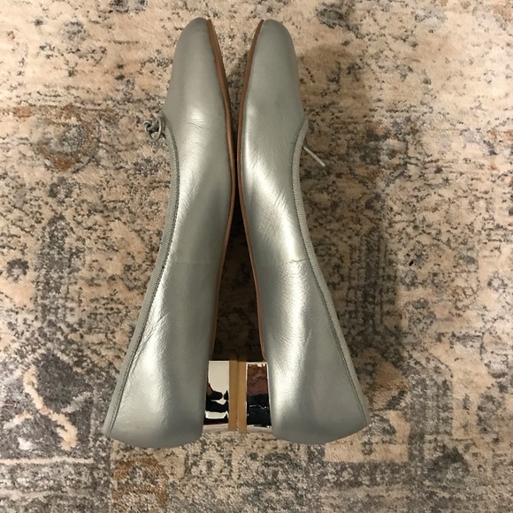 ‘Renvy’ silvery gray pair of ballerina - Picture 4 of 10